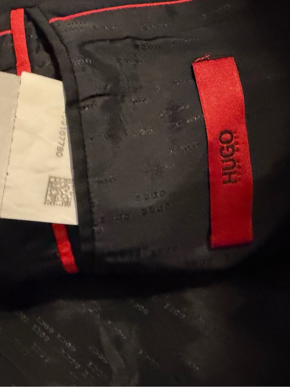 Hugo Boss Super100 Men's Black Two-Button Suit (jacket and pants) 40R - Picture 2 of 7